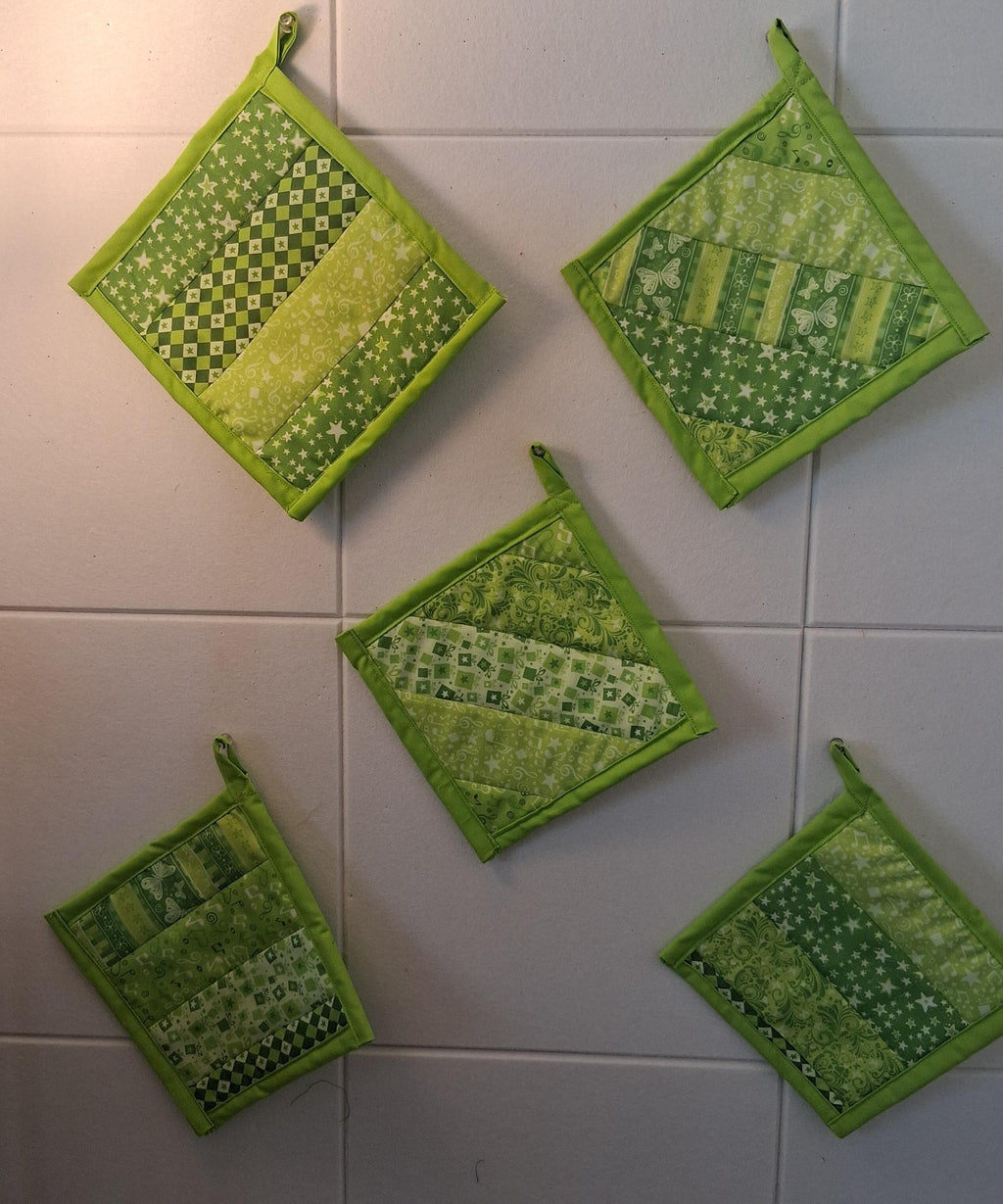 The Garden Path Table Set - Placemats and Potholders