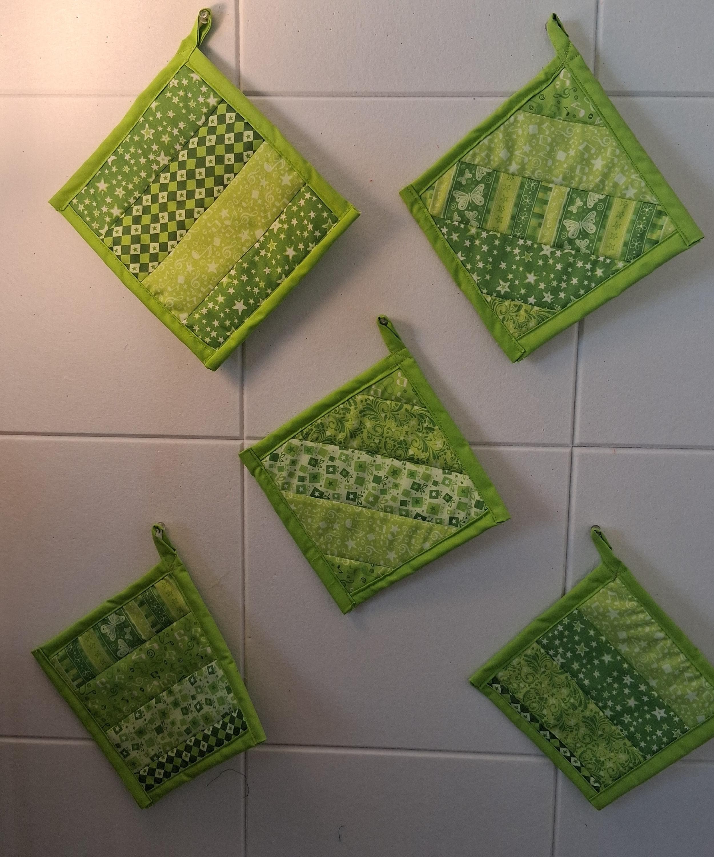 The Garden Path Table Set - Placemats and Potholders