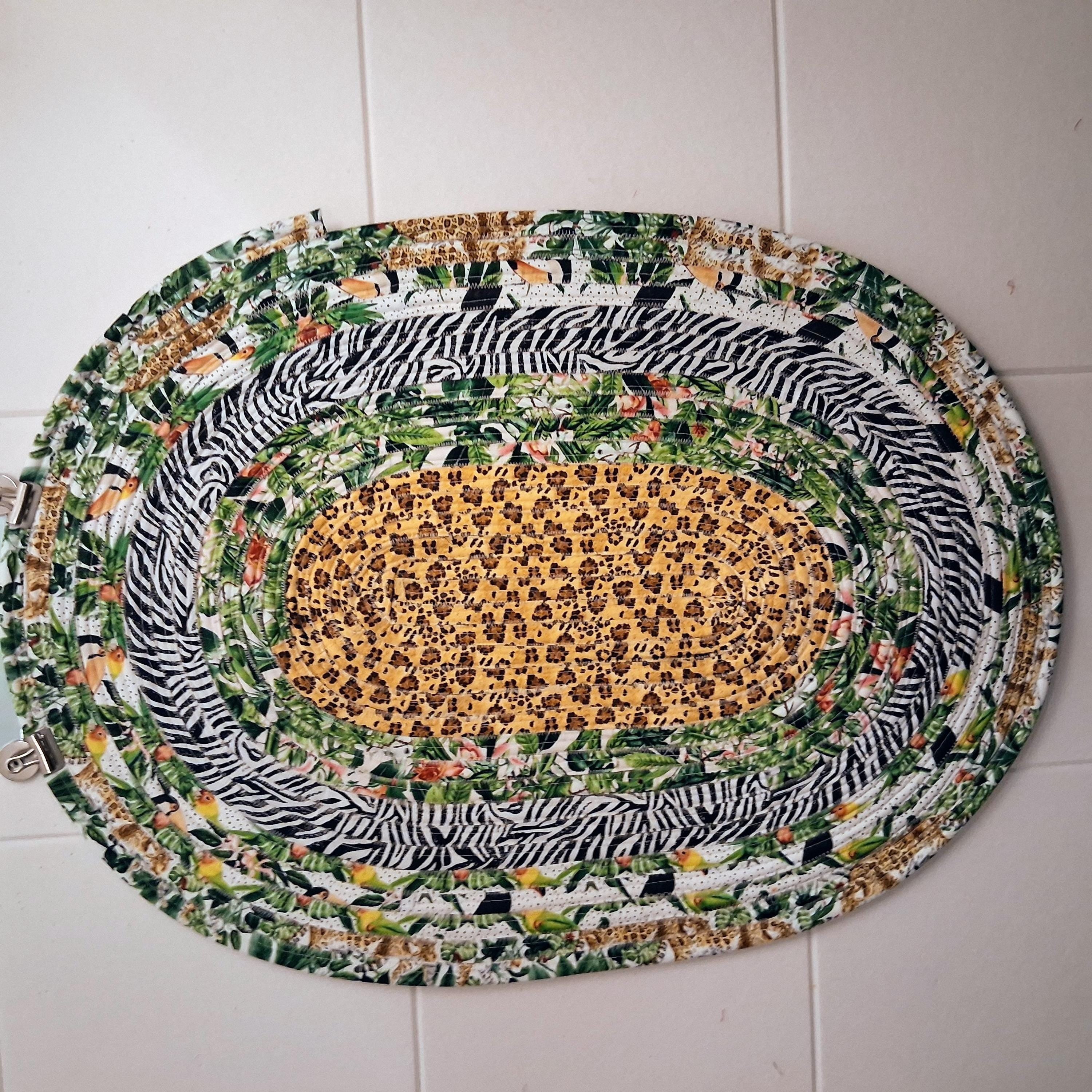 Handmade Jungle 30" Oval Jelly Roll Rug