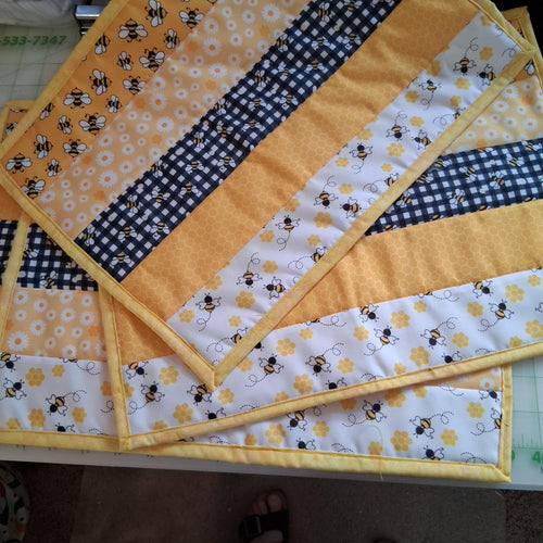 Bee Honeycomb Placemats: Handmade Garden Floral Accents
