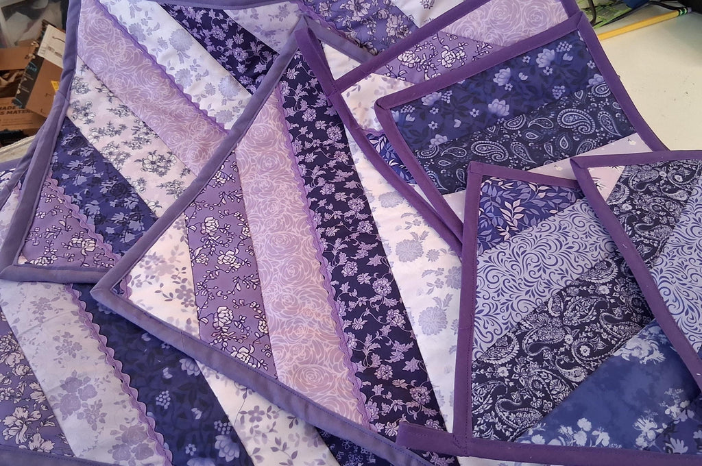 Lilac Lane Table Set of Placemats and Potholders