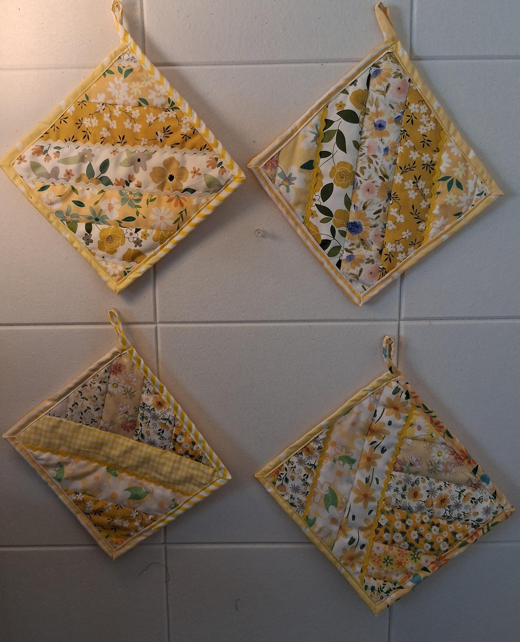 The Sunny Side Patch Table Runner and Pot Holders