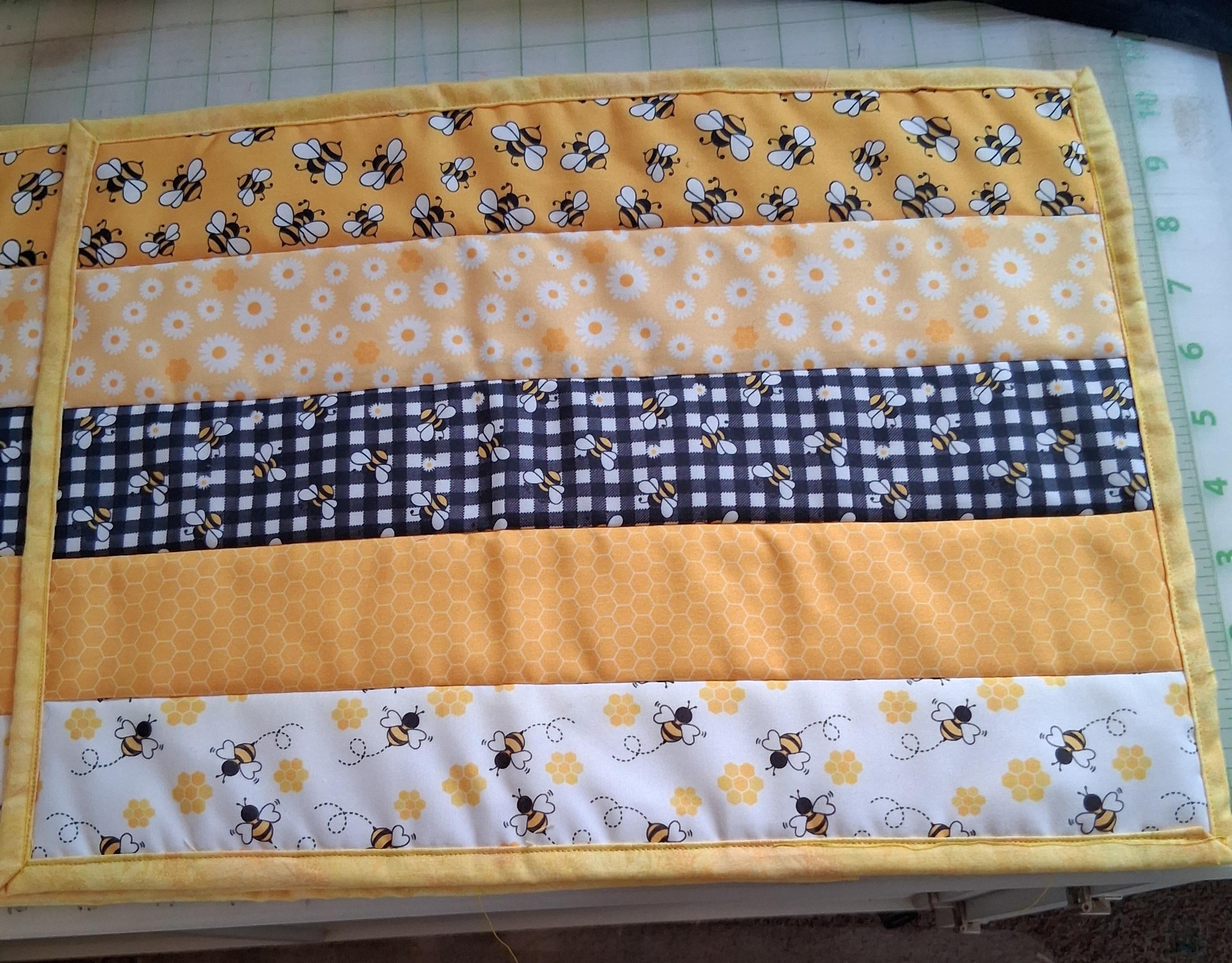 Bee Honeycomb Placemats: Handmade Garden Floral Accents